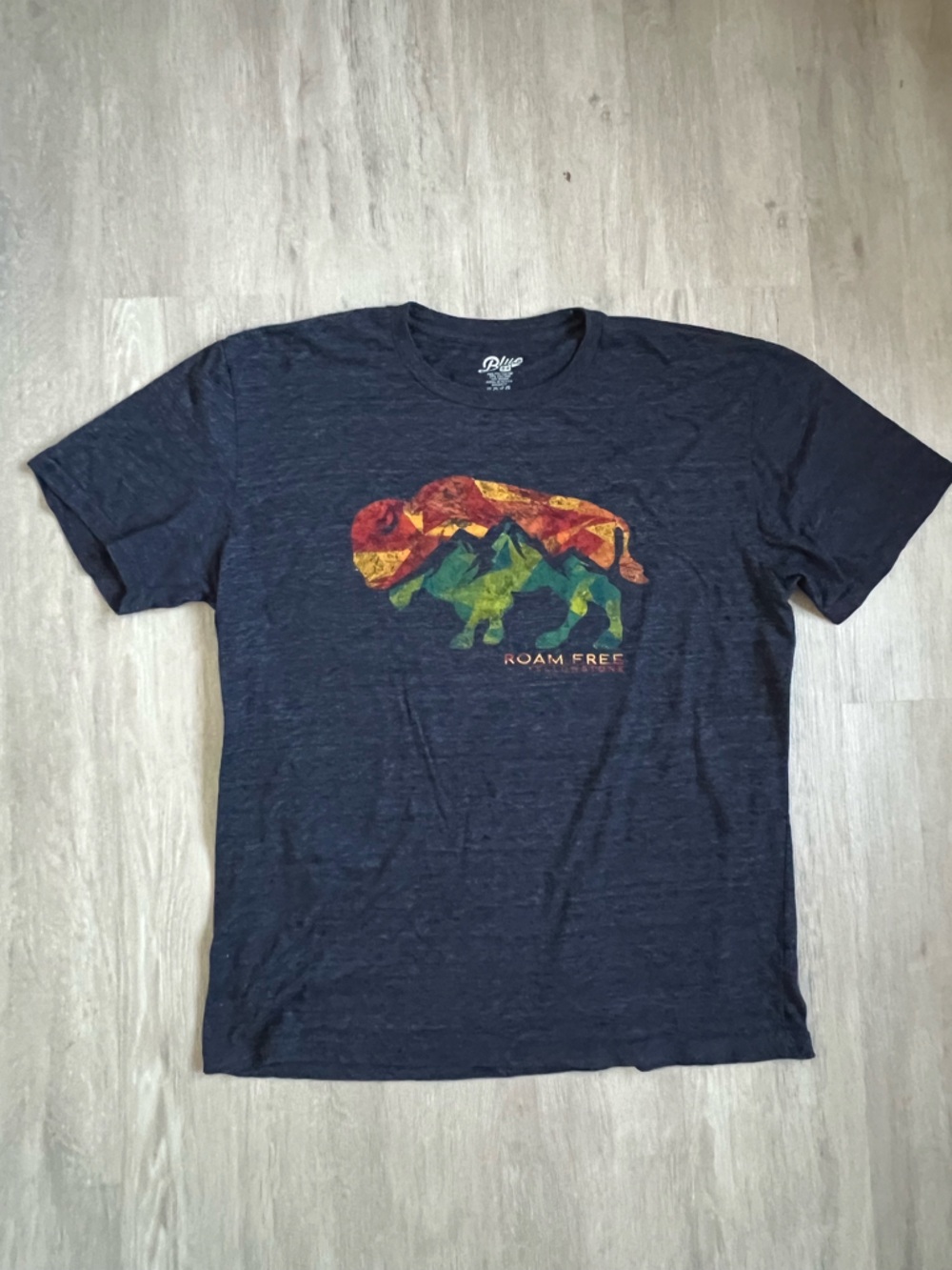 Yellowstone 'Roam Free' Buffalo Graphic Navy Short-Sleeve Tee XL national park